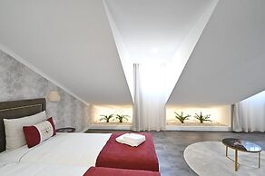 Famous Crows Lisbon Suites