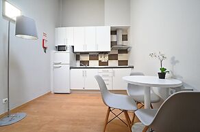 Famous Crows Lisbon Suites