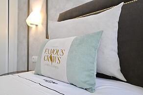 Famous Crows Lisbon Suites