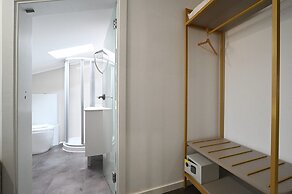 Famous Crows Lisbon Suites