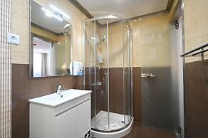 Famous Crows Lisbon Suites