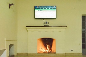 Tooro Fairway Hotel