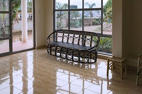 Tooro Fairway Hotel