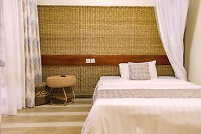 Tooro Fairway Hotel