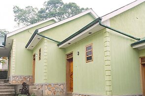 Tooro Fairway Hotel