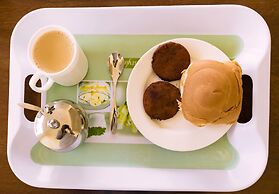 Tooro Fairway Hotel