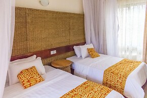 Tooro Fairway Hotel