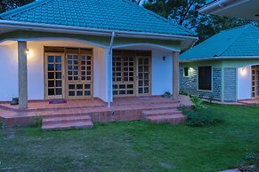 Tooro Fairway Hotel