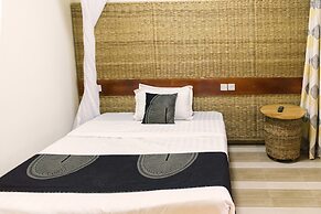 Tooro Fairway Hotel