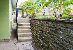 Tooro Fairway Hotel