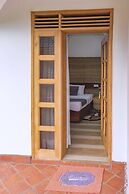 Tooro Fairway Hotel