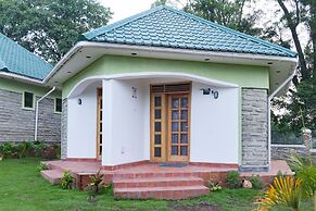 Tooro Fairway Hotel