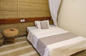 Tooro Fairway Hotel