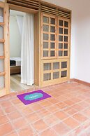 Tooro Fairway Hotel