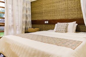 Tooro Fairway Hotel