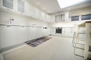 Luxurious 7 Bedroom Villa in Fokos Beach