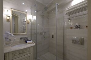 Chevalier Hotel & Spa