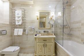 Chevalier Hotel & Spa