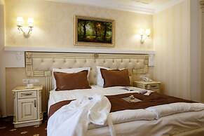 Chevalier Hotel & Spa