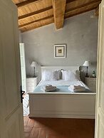 Luxury 6-bed Tuscan Villa Near Lucca and Florence