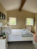 Luxury 6-bed Tuscan Villa Near Lucca and Florence