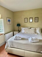 Luxury 6-bed Tuscan Villa Near Lucca and Florence