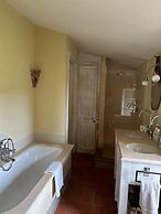 Luxury 6-bed Tuscan Villa Near Lucca and Florence