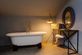 Bello Lake Como Suites