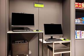 La Quinta Inn & Suites by Wyndham Times Square South