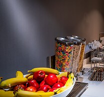 La Quinta Inn & Suites by Wyndham Times Square South