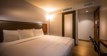 La Quinta Inn & Suites by Wyndham Times Square South