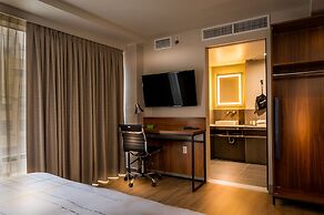 La Quinta Inn & Suites by Wyndham Times Square South