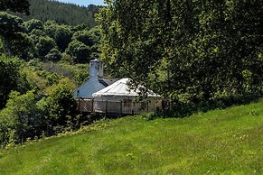 Hapus Yurt - Two Beautiful Yurts and Barn Cottage