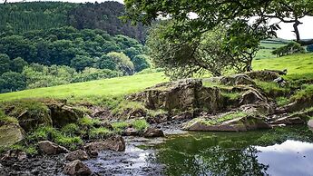Hapus Yurt - Two Beautiful Yurts and Barn Cottage
