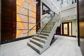 Sarkar Suites - 310 Burnhamthorpe Road