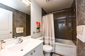 Sarkar Suites - 310 Burnhamthorpe Road