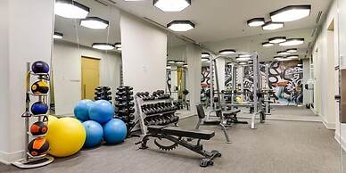 Sarkar Suites - Downtown Fashion Dist.