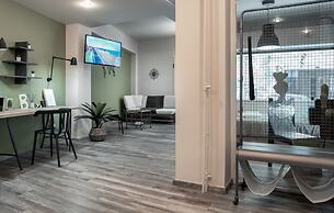 Autonomous House in the heart of Plaka