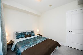 Sarkar Suites - 330 Burnhamthorpe Road