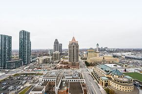 Sarkar Suites - 330 Burnhamthorpe Road