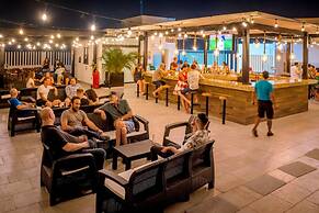 Nomads Party Hotel & Hostel