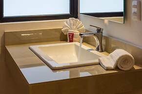 Nomads Party Hotel & Hostel