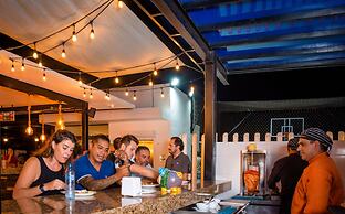 Nomads Party Hotel & Hostel