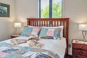 Beautifully Styled 2BR w 2 Carparks & Aircon