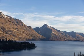 Panorama Terrace Apartments, Element Escapes