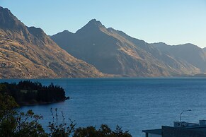 Panorama Terrace Apartments, Element Escapes