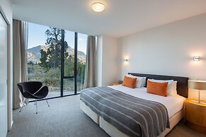 Panorama Terrace Apartments, Element Escapes
