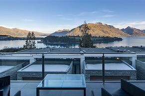 Panorama Terrace Apartments, Element Escapes