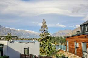 Panorama Terrace Apartments, Element Escapes