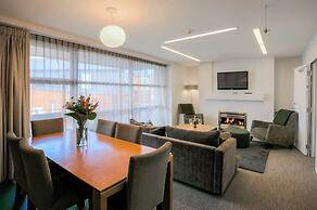 Panorama Terrace Apartments, Element Escapes